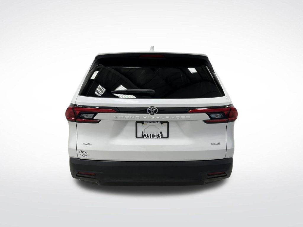 Used 2024 Toyota Grand Highlander XLE image 12