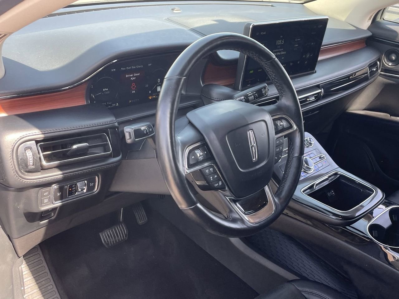 Used 2022 Lincoln Nautilus Reserve w/ Equipment Group 201A image 17