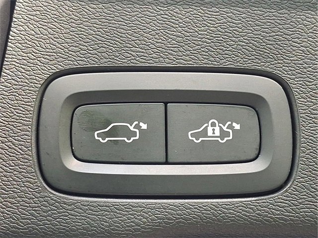 Certified 2023 Volvo XC60 B6 Ultimate w/ Protection Package Premier image 27