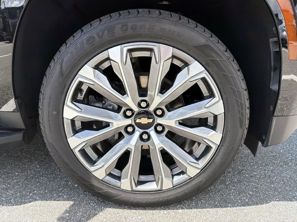 Used 2025 Chevrolet Tahoe High Country AWD/4WD image 10
