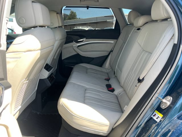 Used 2019 Audi e-tron Prestige w/ Prestige Package AWD/4WD image 16