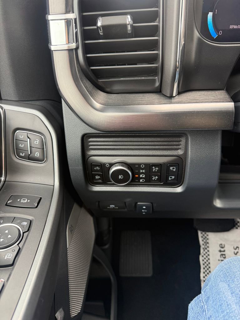 New 2026 Ford F250 Lariat w/ Black Appearance Package image 27