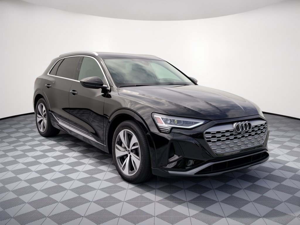 Used 2024 Audi Q8 e-tron Premium AWD/4WD image 7