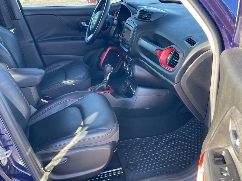 Used 2016 Jeep Renegade Trailhawk w/ Premium Trailhawk Package image 30