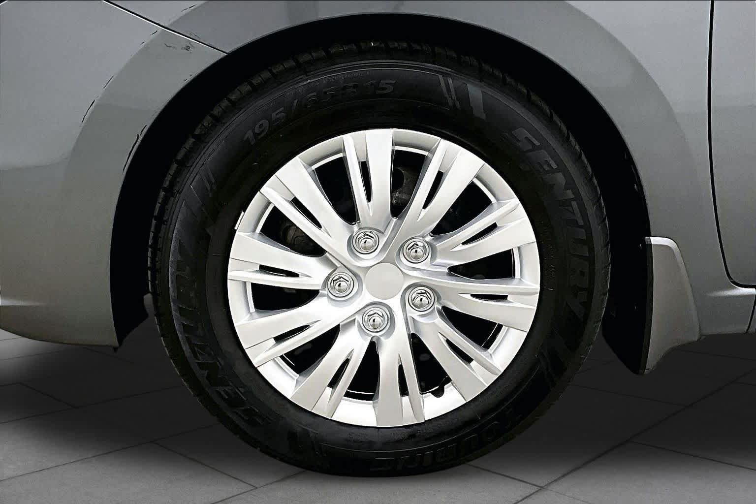 Used 2021 Nissan Versa S FWD image 11