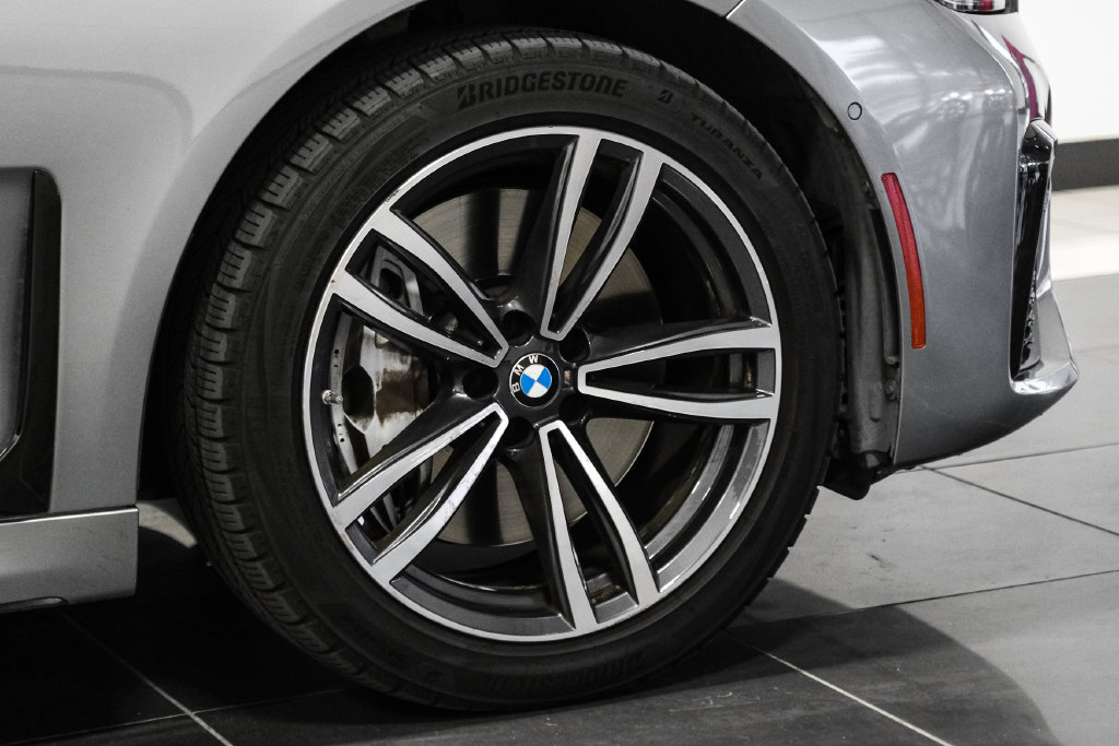 Used 2021 BMW 750i xDrive w/ M Sport Package AWD/4WD image 60