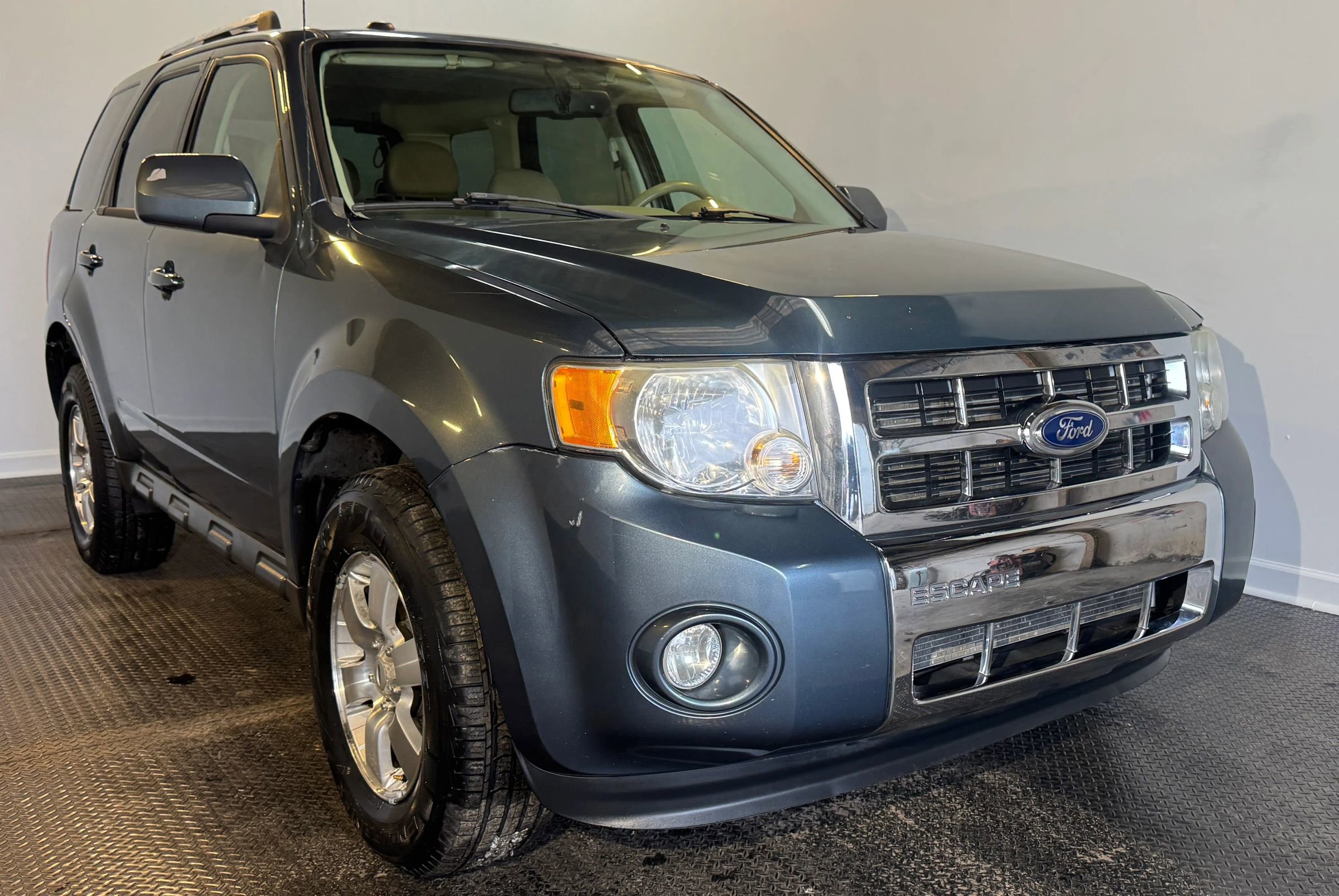 Used 2011 Ford Escape Limited w/ 301A Rapid Spec Order Code image 4