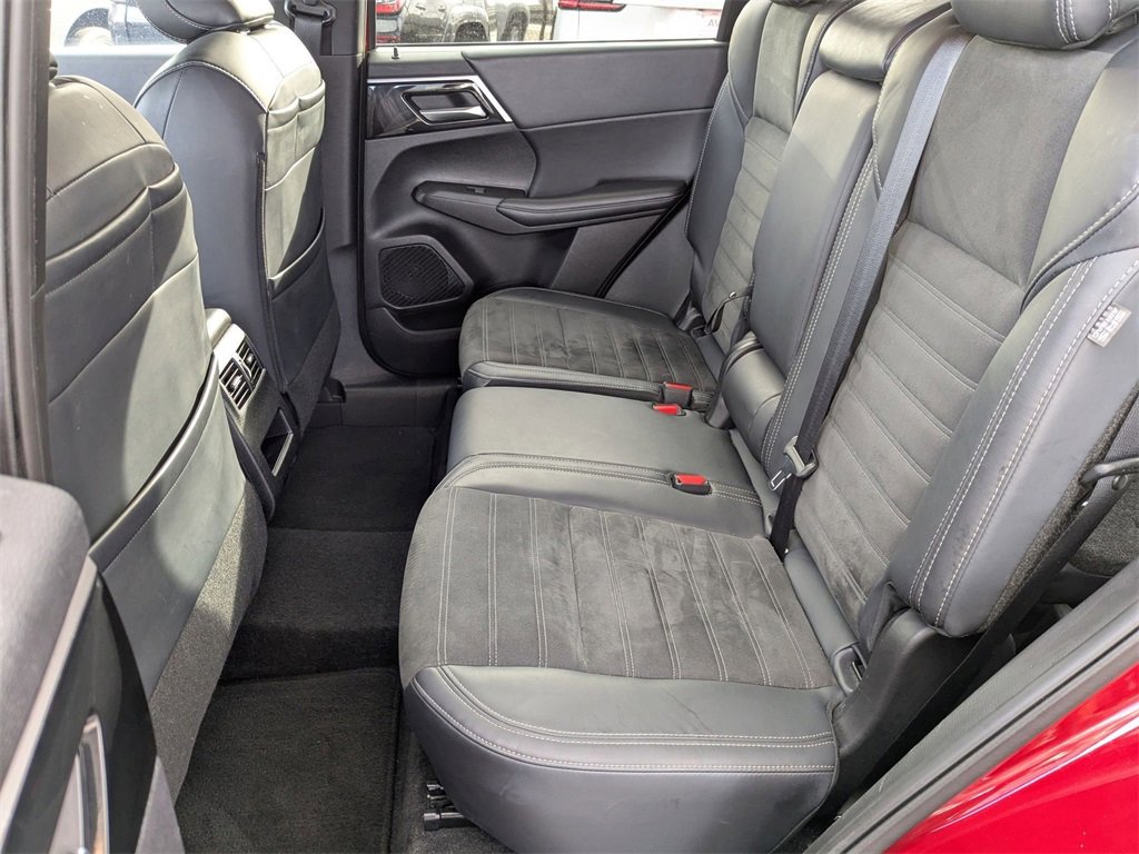 Used 2024 Mitsubishi Outlander SE image 32