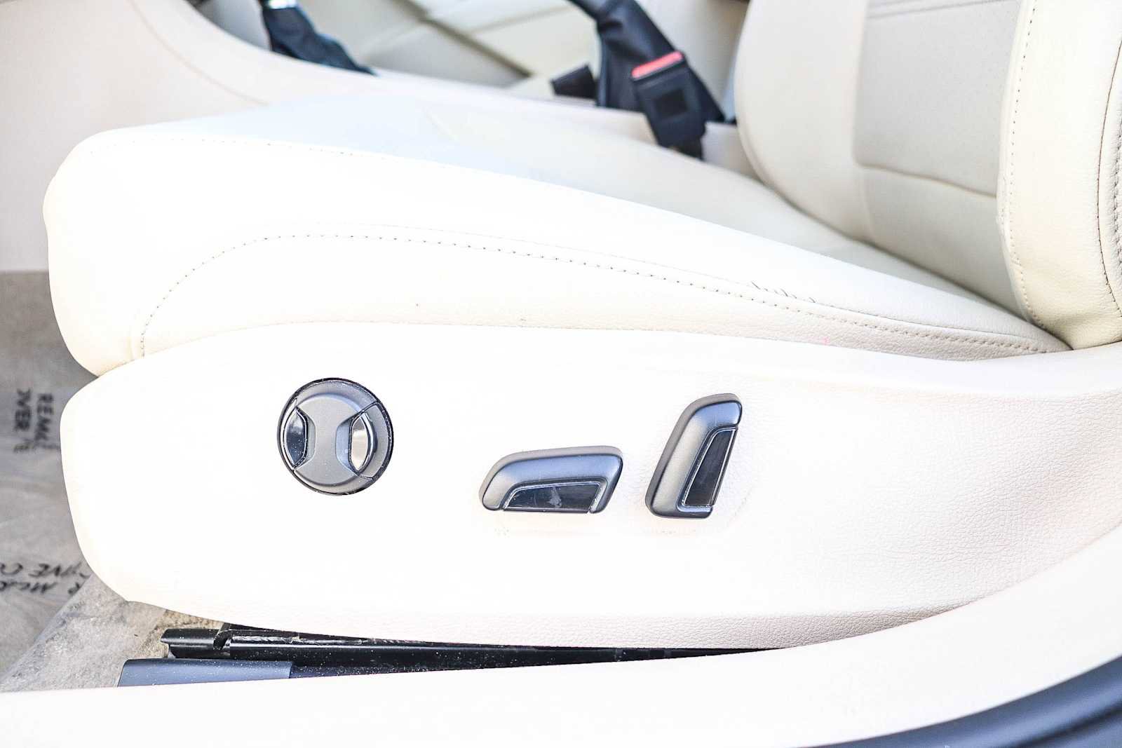 Used 2015 Volkswagen Passat 1.8T Limited Edition image 25