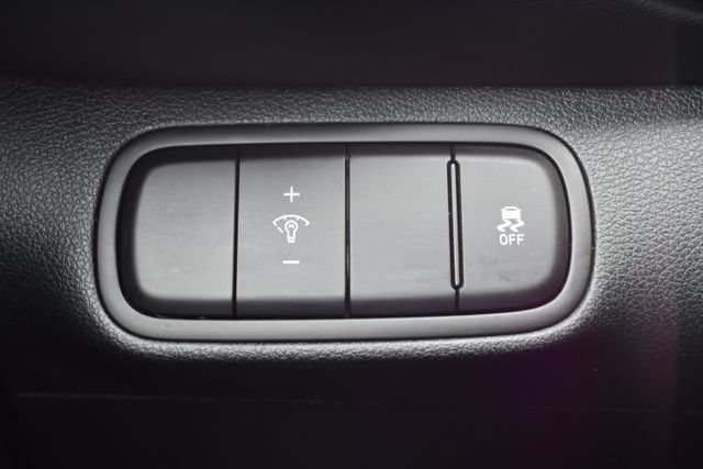 Used 2025 Hyundai Venue Limited FWD image 13