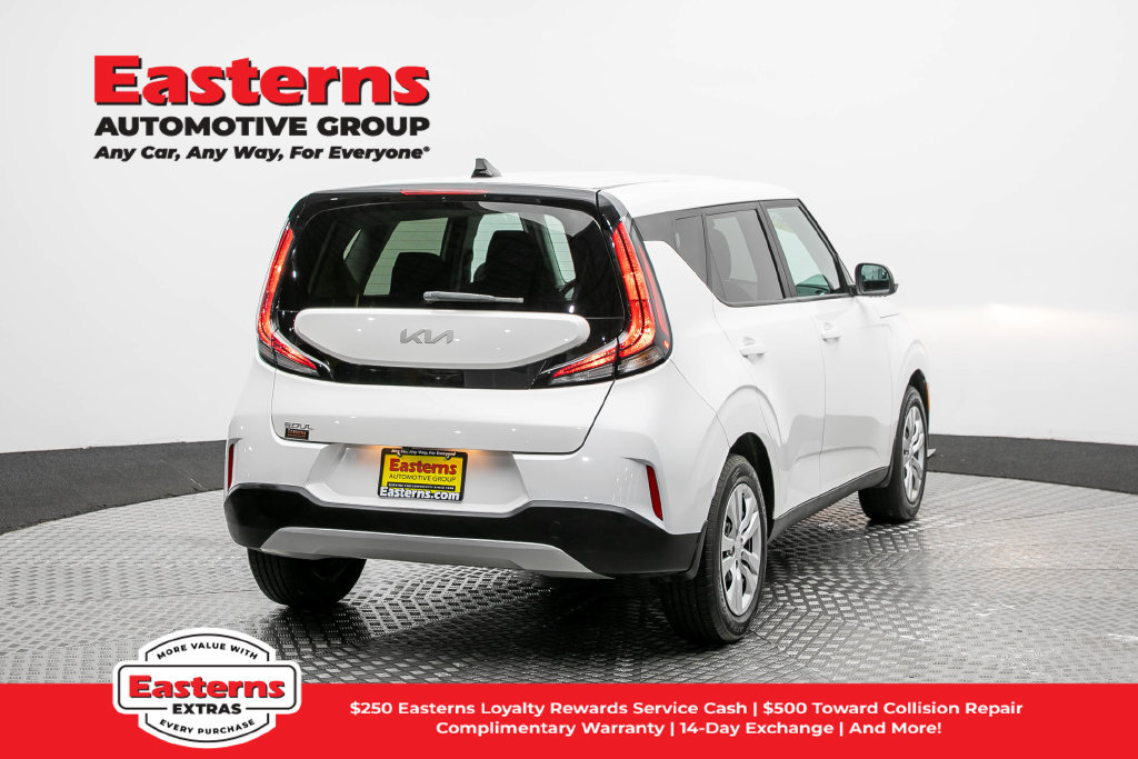 Used 2023 Kia Soul LX FWD image 6
