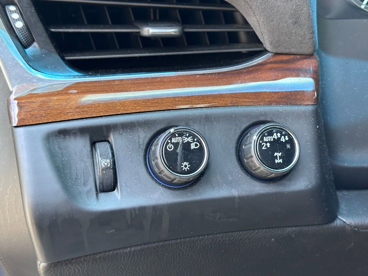 Used 2020 Cadillac Escalade Luxury w/ Escalade Sport Edition image 28