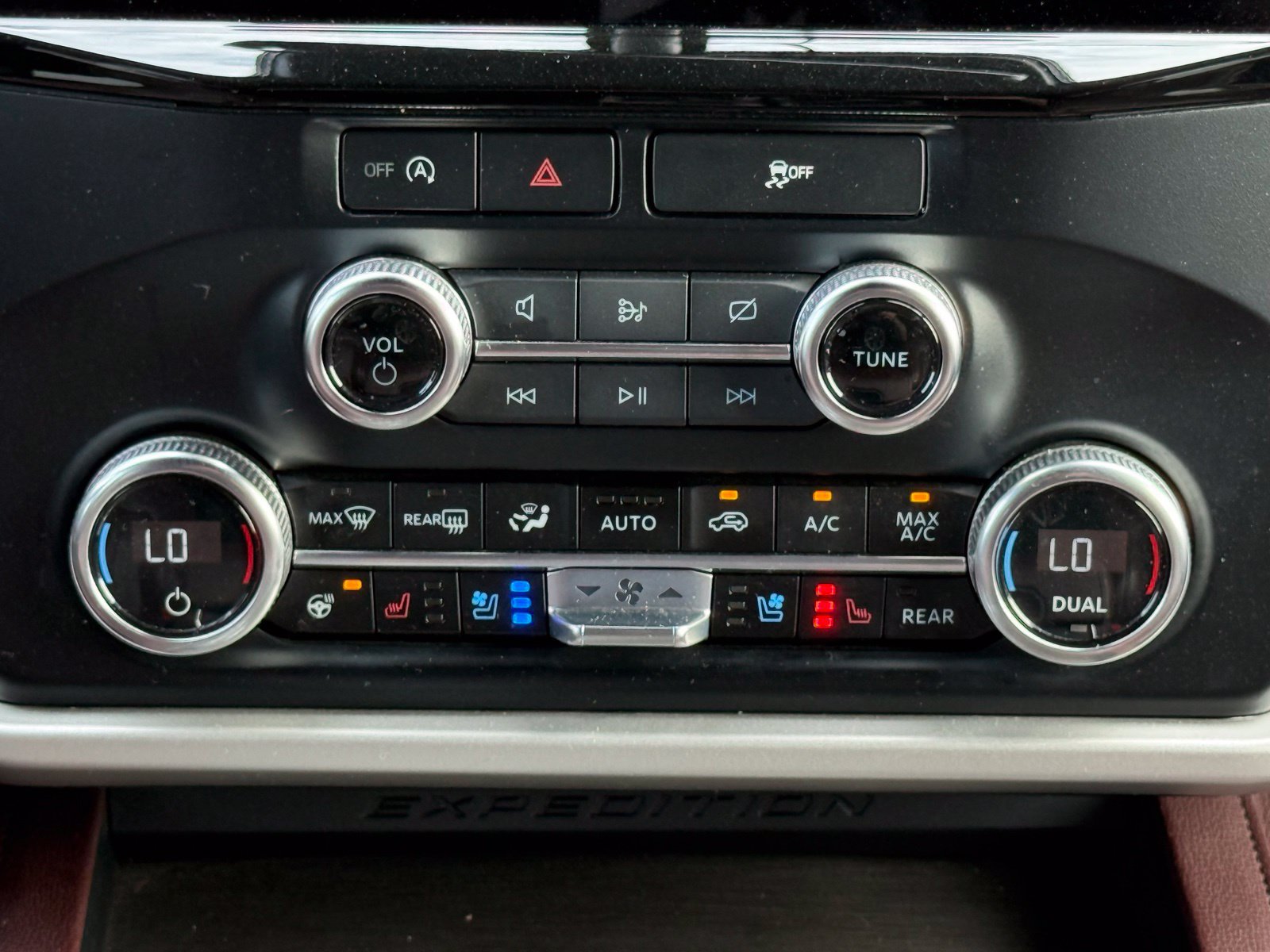 Used 2024 Ford Expedition Max Limited AWD/4WD image 26
