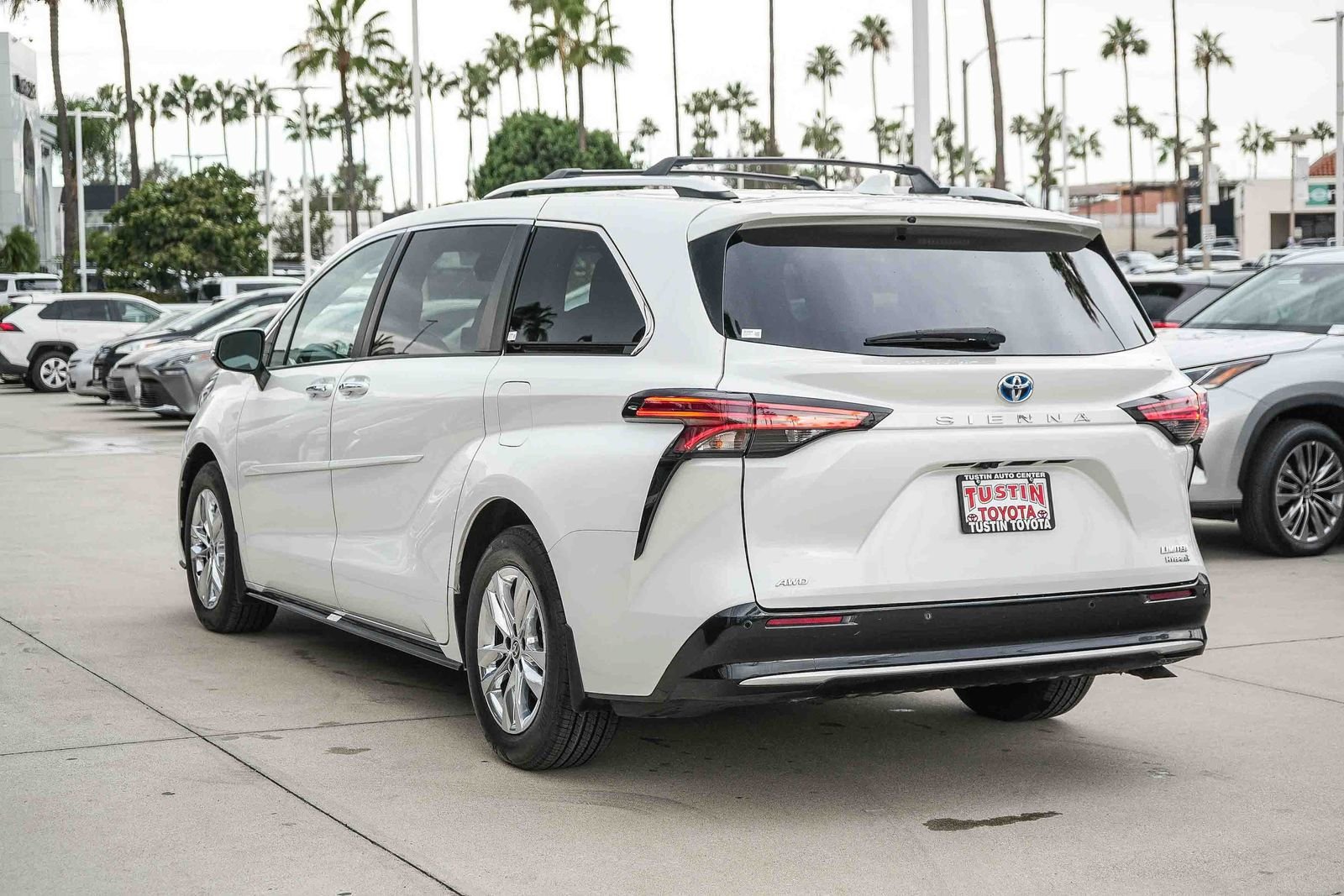 Certified 2024 Toyota Sienna Limited AWD/4WD image 8