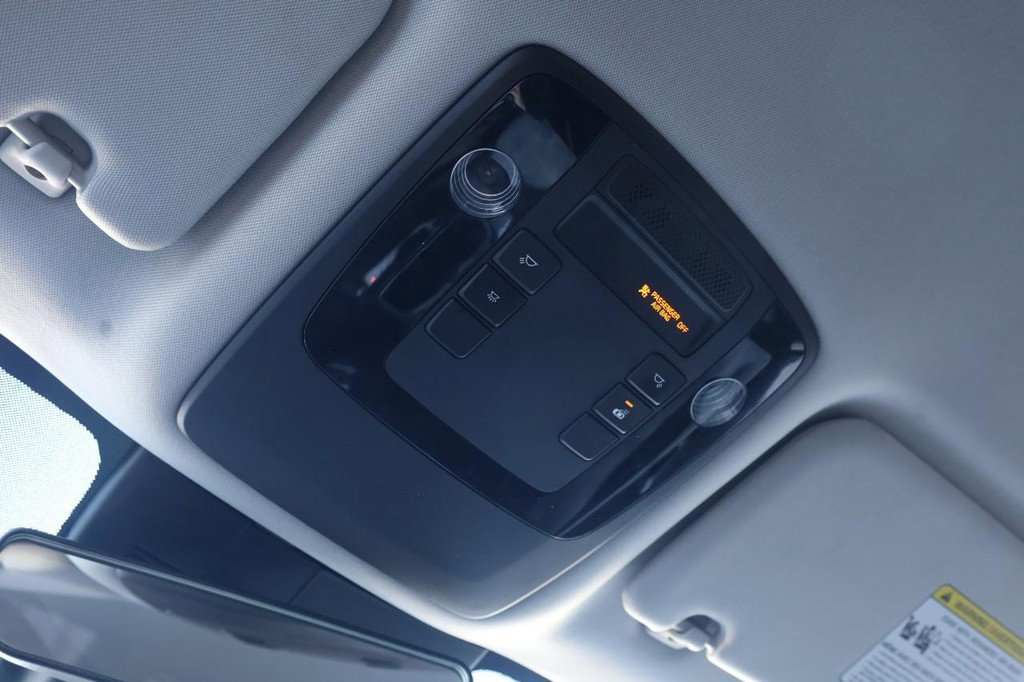 Used 2024 Kia Carnival LX image 18