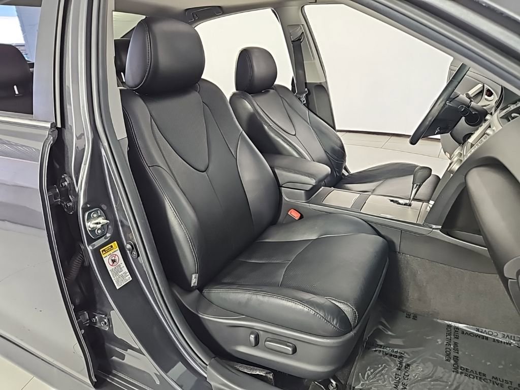 Used 2011 Toyota Camry SE w/ SE/XLE Extra-Value Pkg image 19