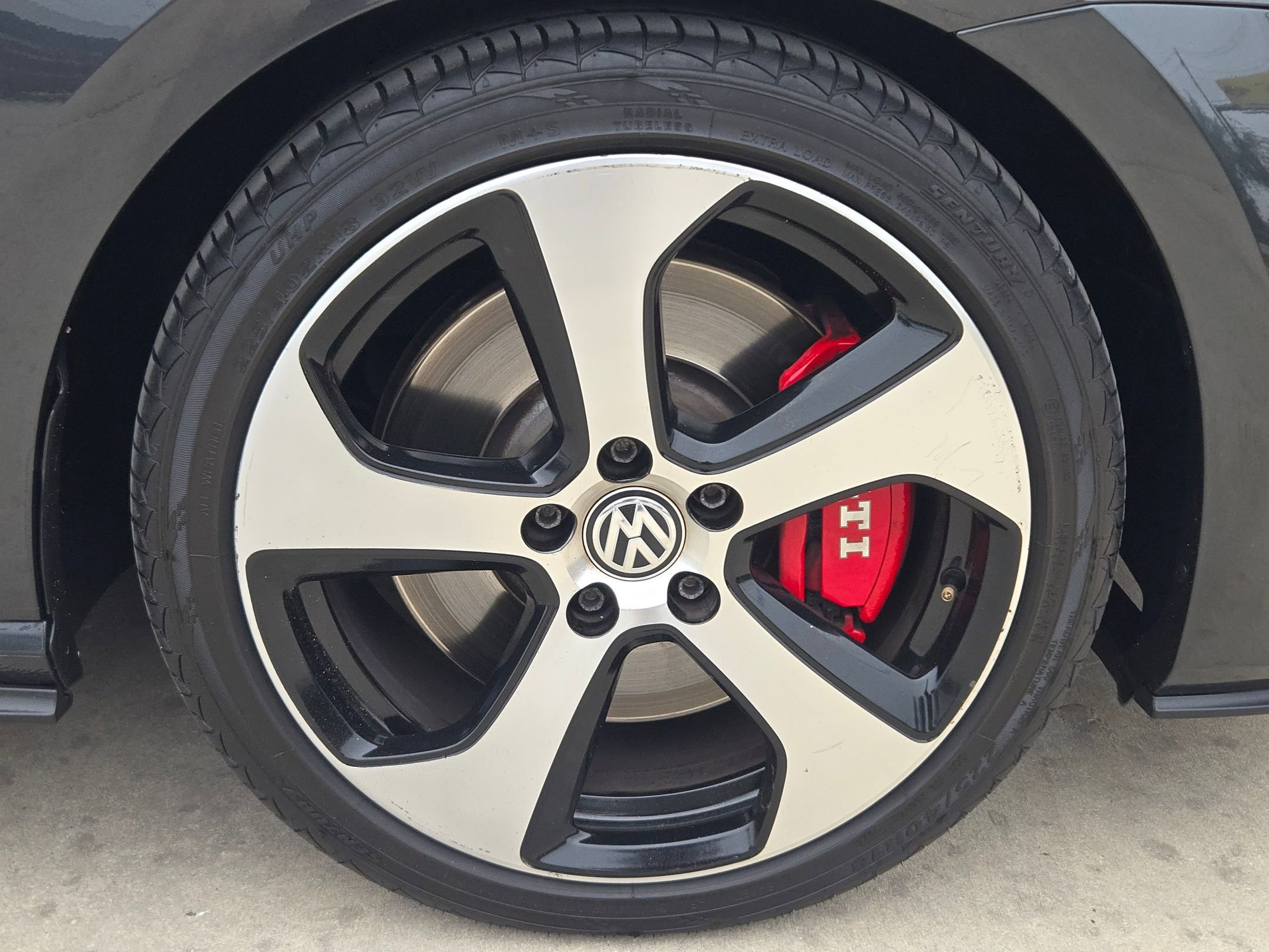 Used 2017 Volkswagen GTI SE image 32