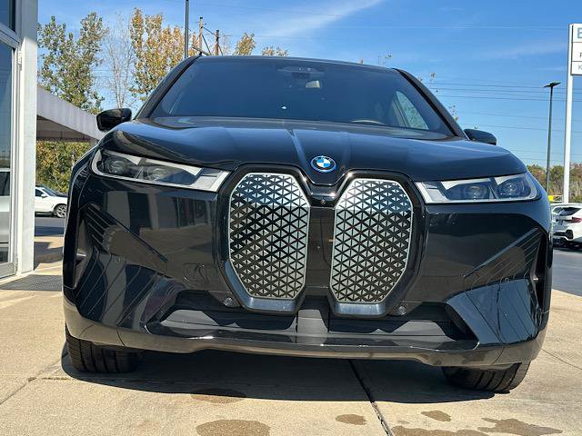 Used 2025 BMW iX xDrive50 AWD/4WD image 2