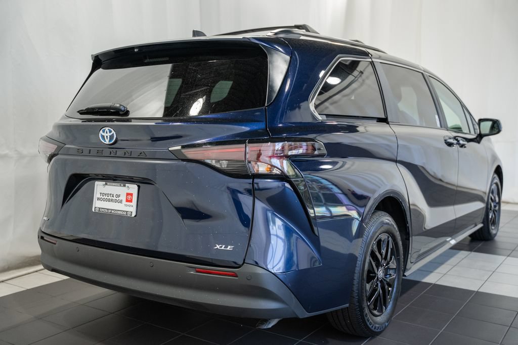 Used 2025 Toyota Sienna XLE FWD image 4