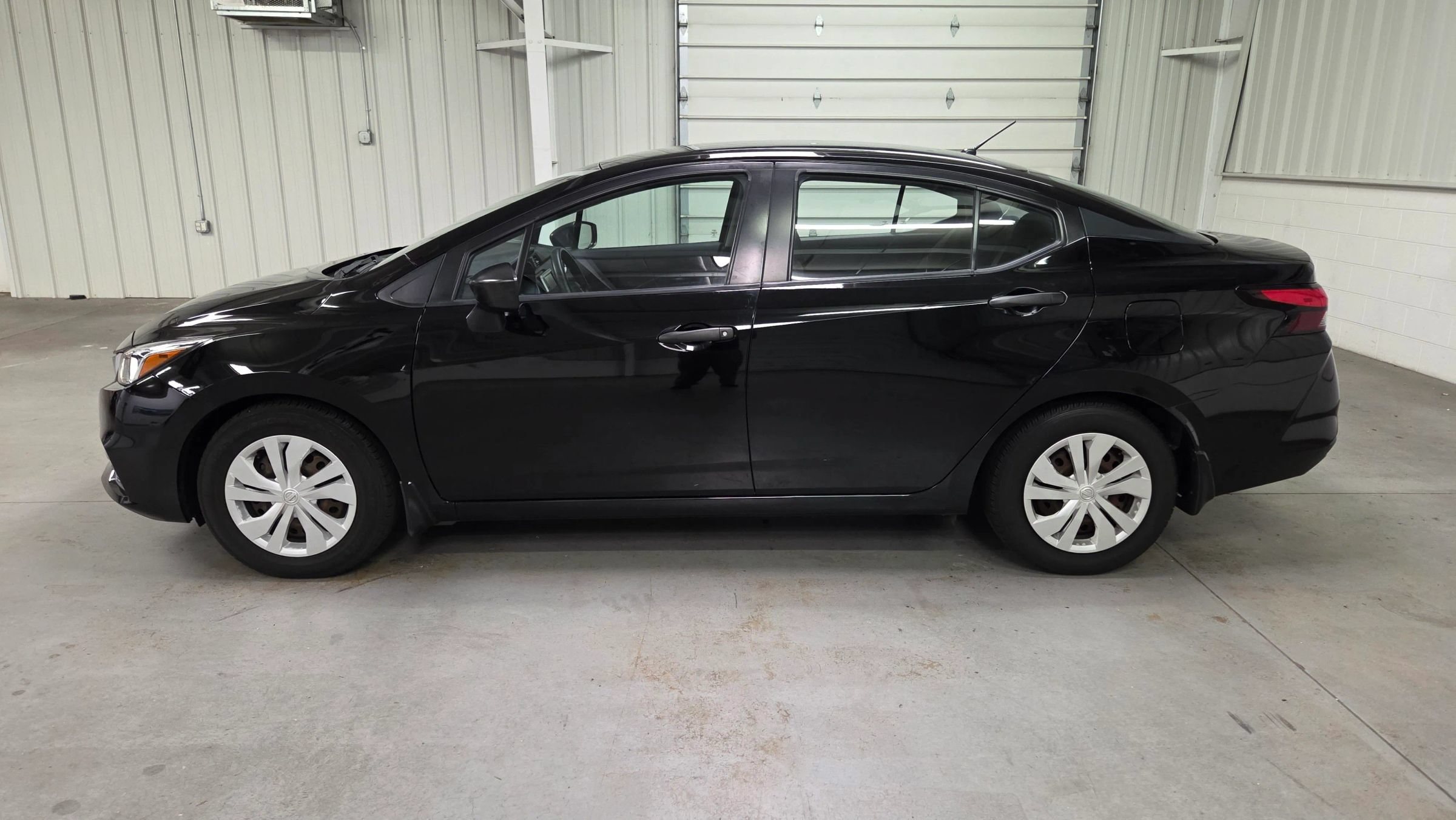 Used 2020 Nissan Versa S FWD image 3