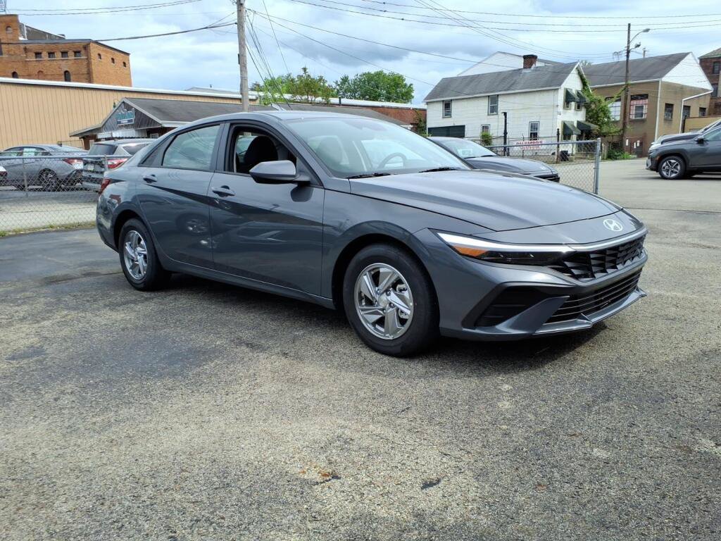 New 2026 Hyundai Elantra SE FWD image 4