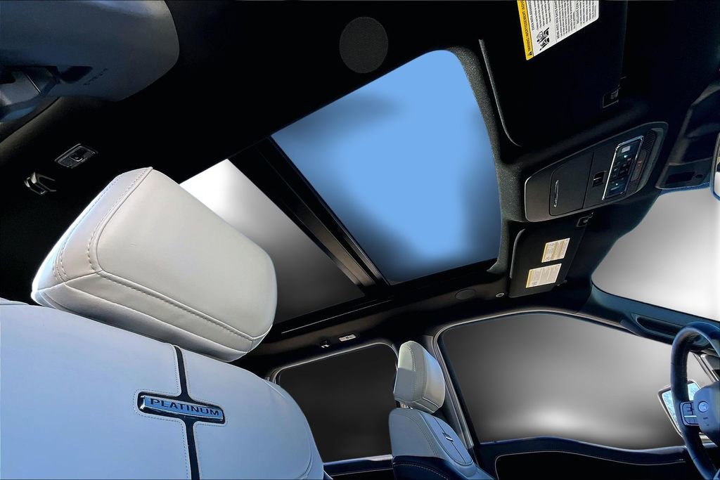 Used 2025 Ford F150 Lightning Platinum image 23