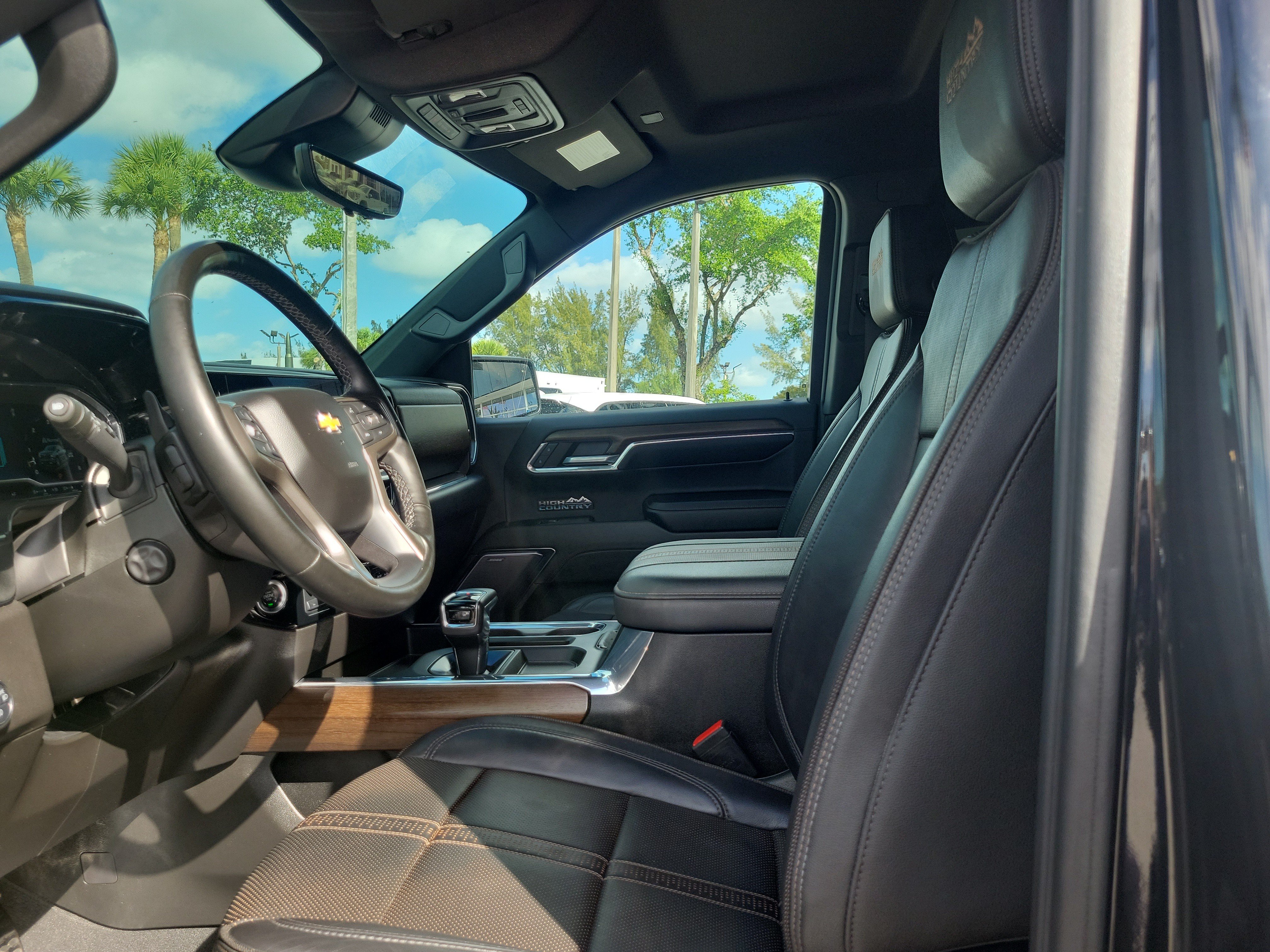 Used 2024 Chevrolet Silverado 1500 High Country w/ Technology Package AWD/4WD image 10