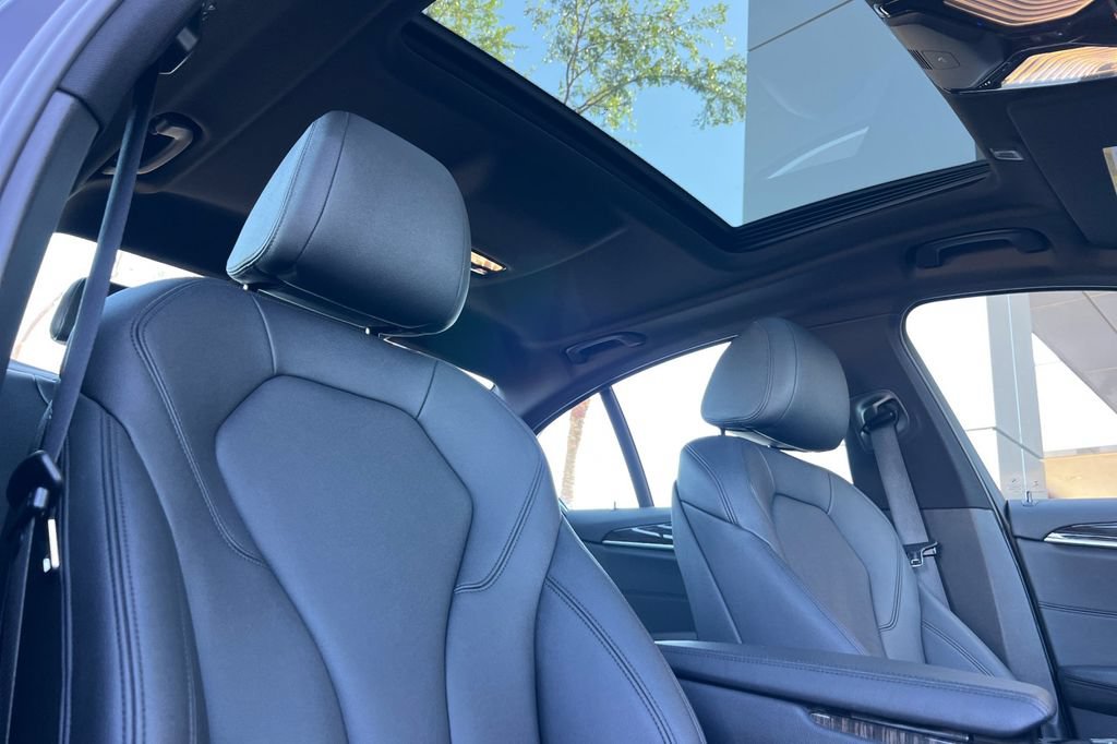 Used 2019 BMW 530e w/ Convenience Package RWD image 18