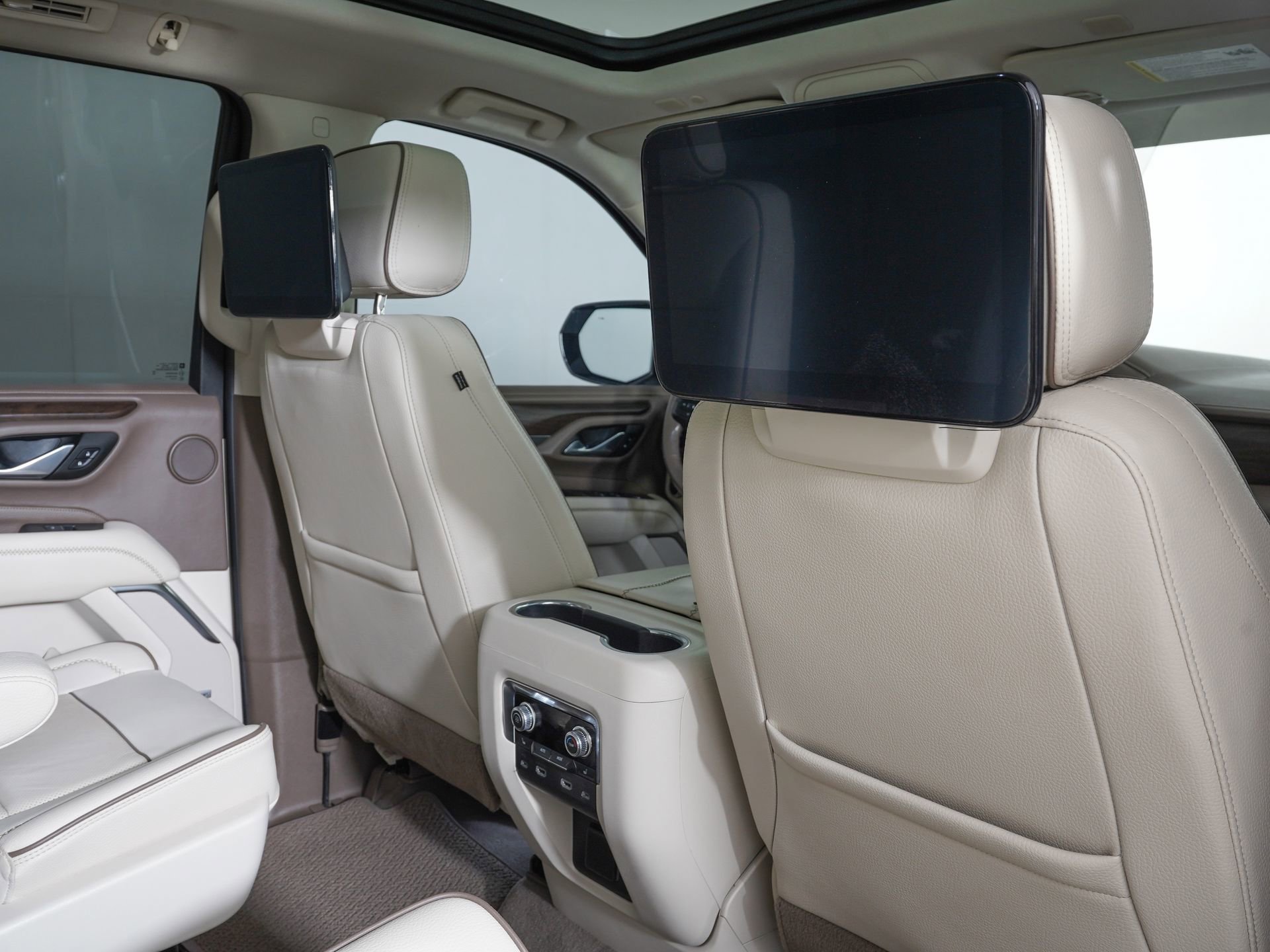 Used 2021 GMC Yukon Denali AWD/4WD image 10