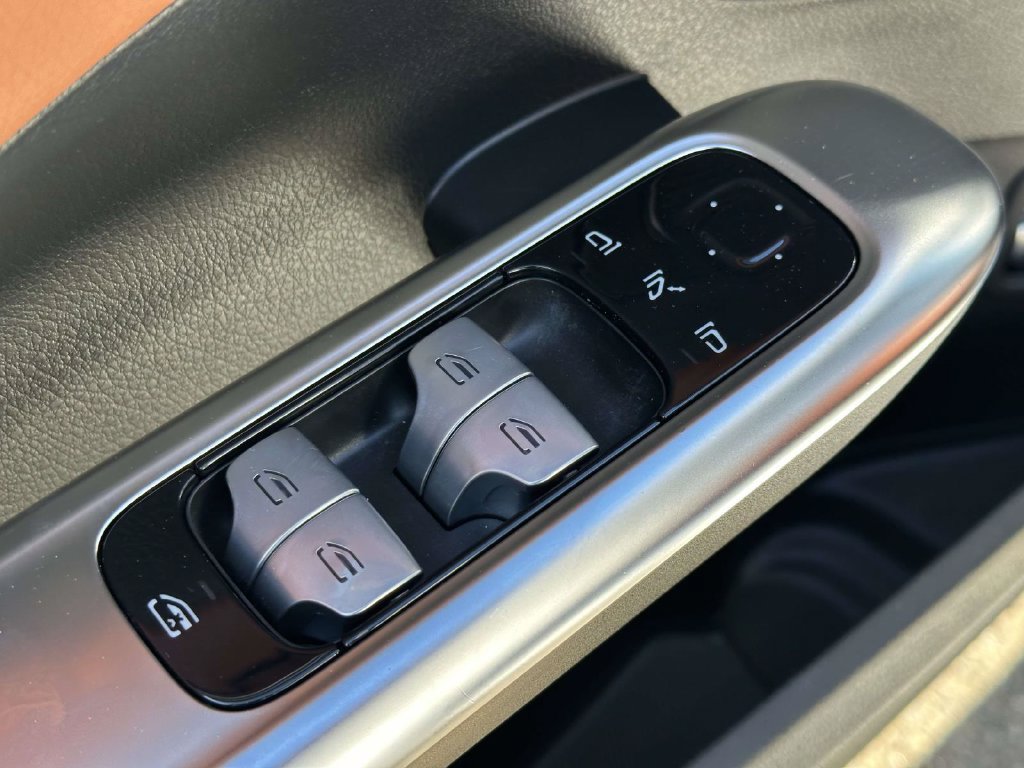 Used 2025 Mercedes-Benz C 300 Sedan image 20