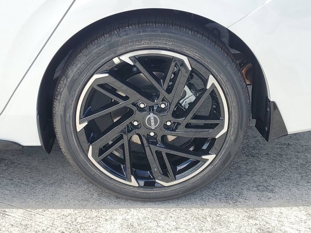 New 2026 Nissan Sentra SR w/ SR Premium Package FWD image 5