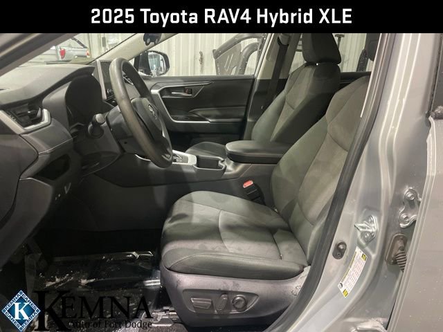 Used 2025 Toyota RAV4 XLE image 10