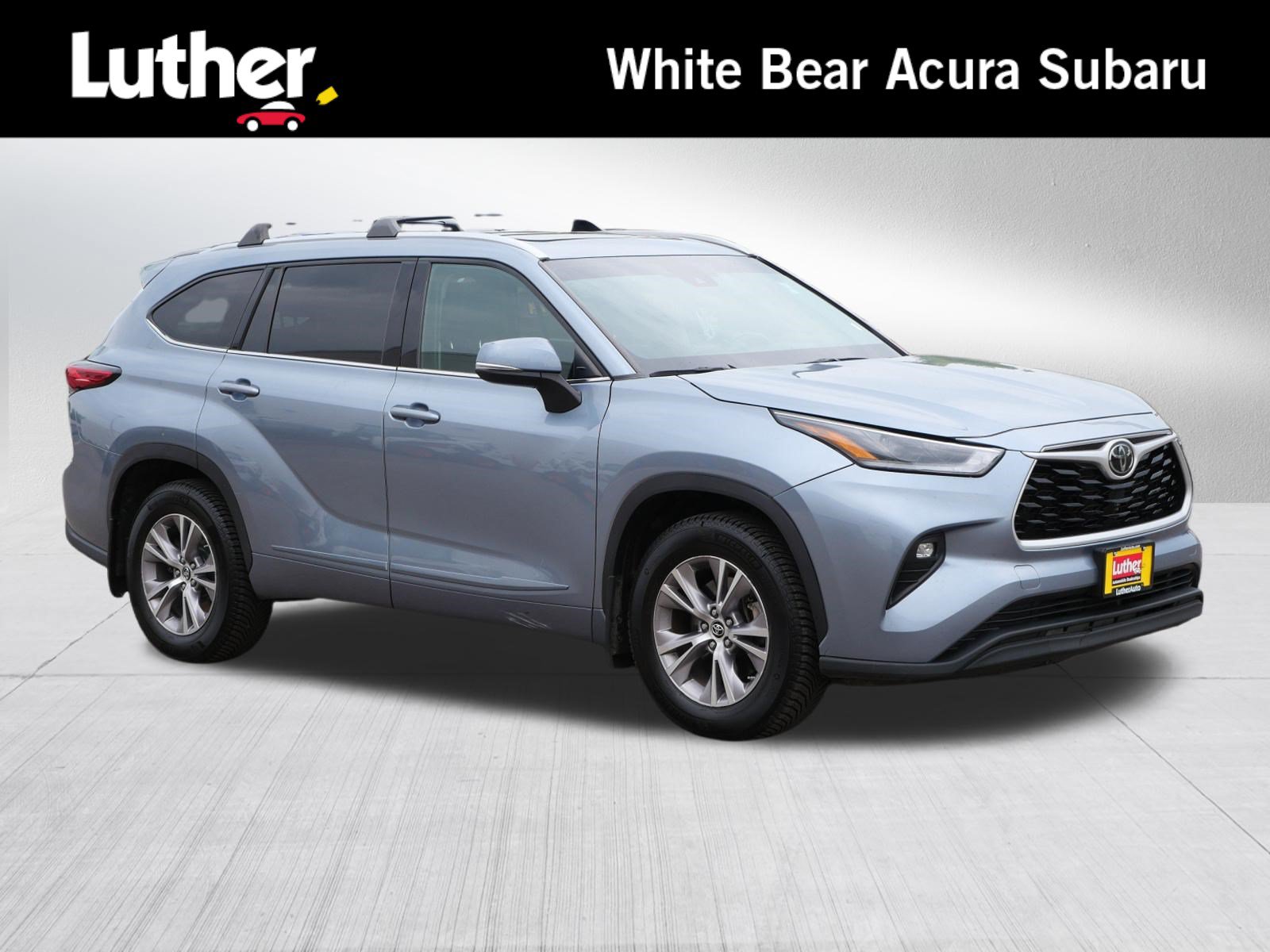 Used 2021 Toyota Highlander XLE AWD/4WD image 1