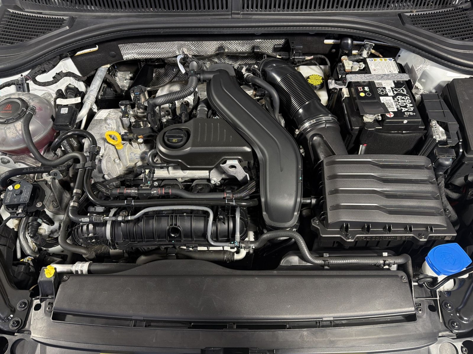 Used 2025 Volkswagen Jetta Sport FWD image 29