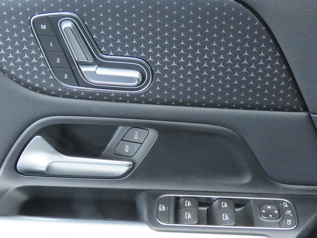 Certified 2025 Mercedes-Benz GLA 250 image 23