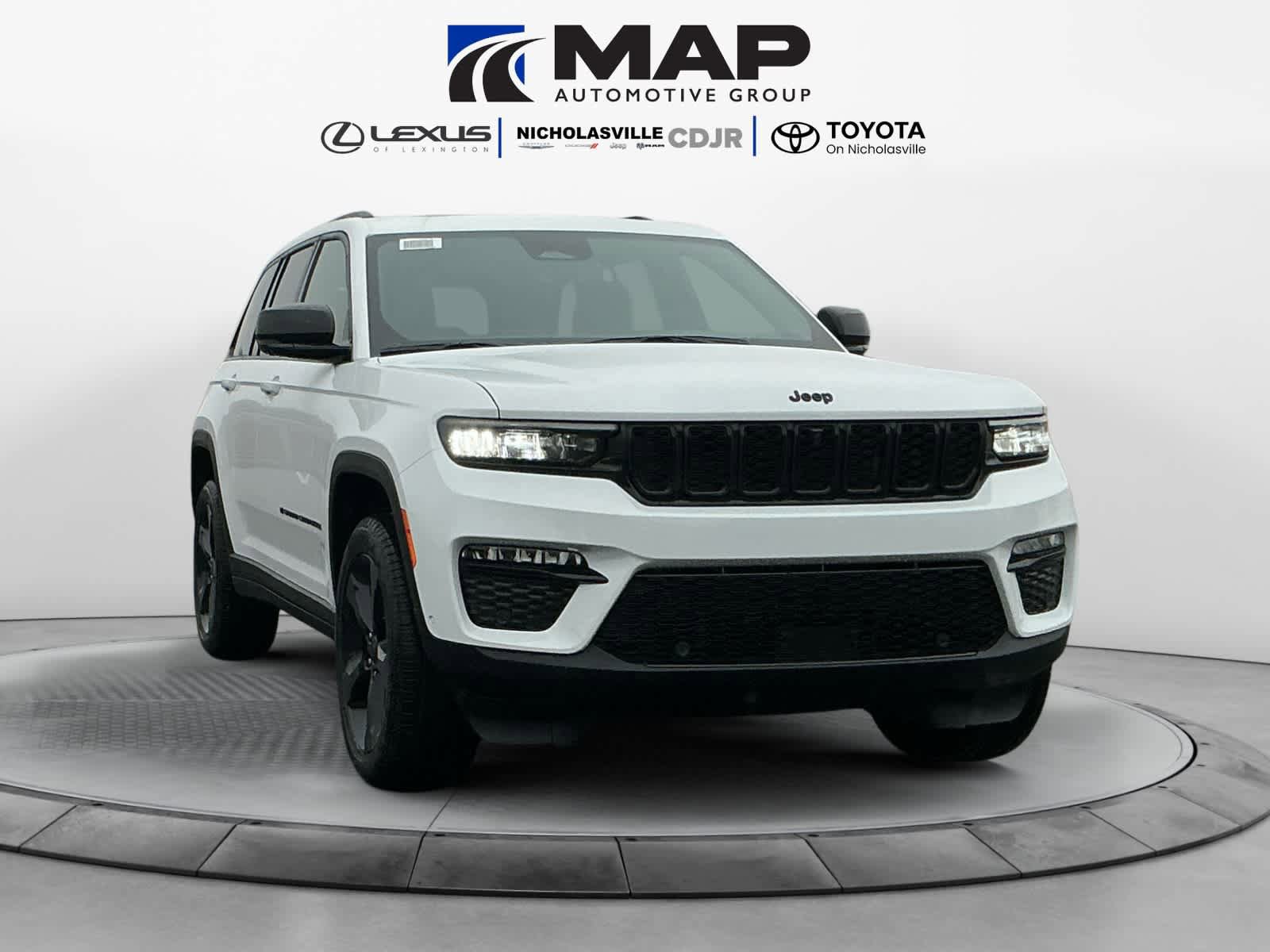 New 2025 Jeep Grand Cherokee Limited w/ Luxury Tech Group II image 8