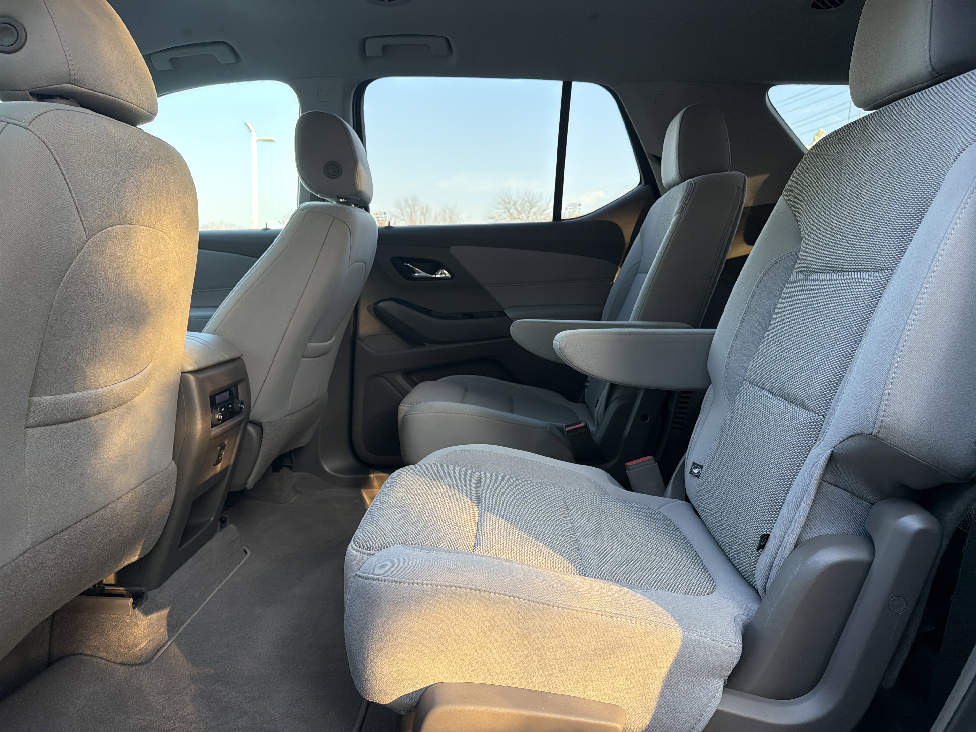 Used 2020 Chevrolet Traverse LT image 29