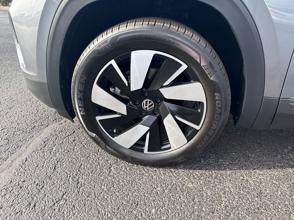 Used 2025 Volkswagen Atlas Cross Sport SE image 29