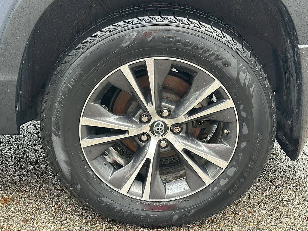 Certified 2018 Toyota Highlander LE image 28