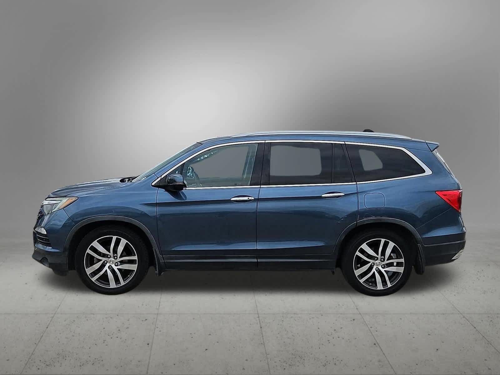 Used 2017 Honda Pilot Touring image 3