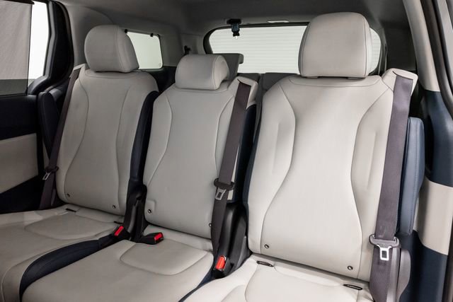Certified 2025 Kia Carnival EX image 21