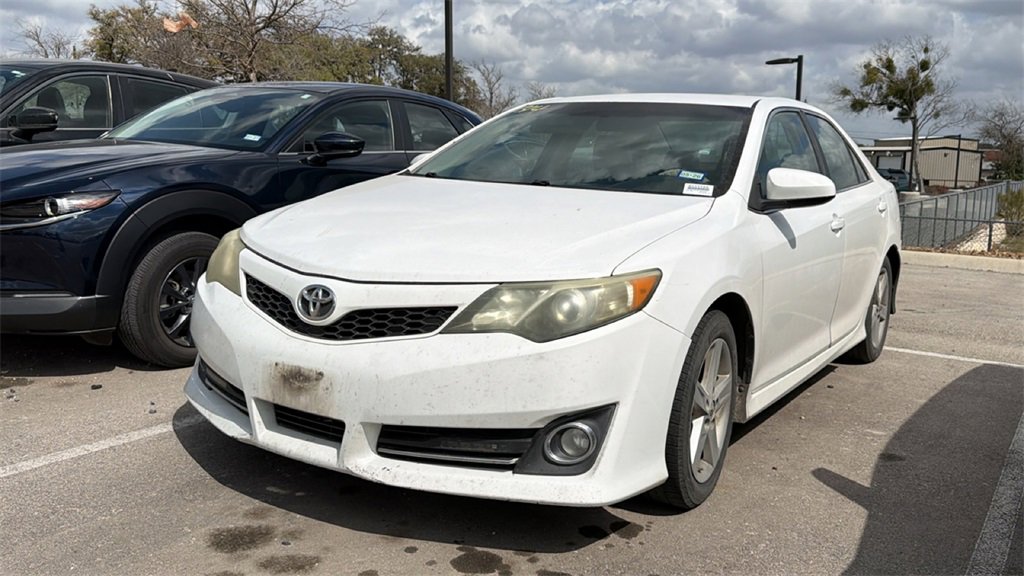 Used 2014 Toyota Camry SE image 12