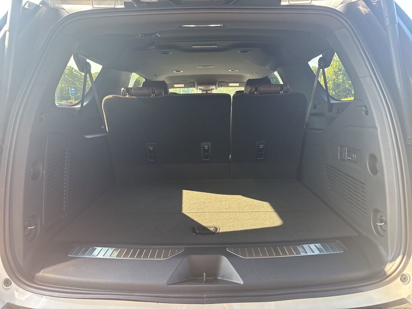 New 2025 Chevrolet Suburban High Country image 11