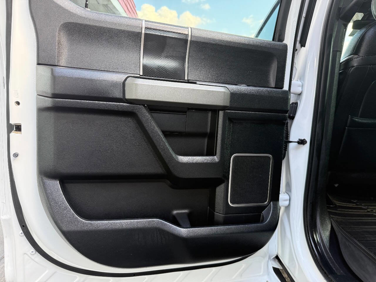 Used 2018 Ford F150 Raptor w/ Equipment Group 802A Luxury image 34