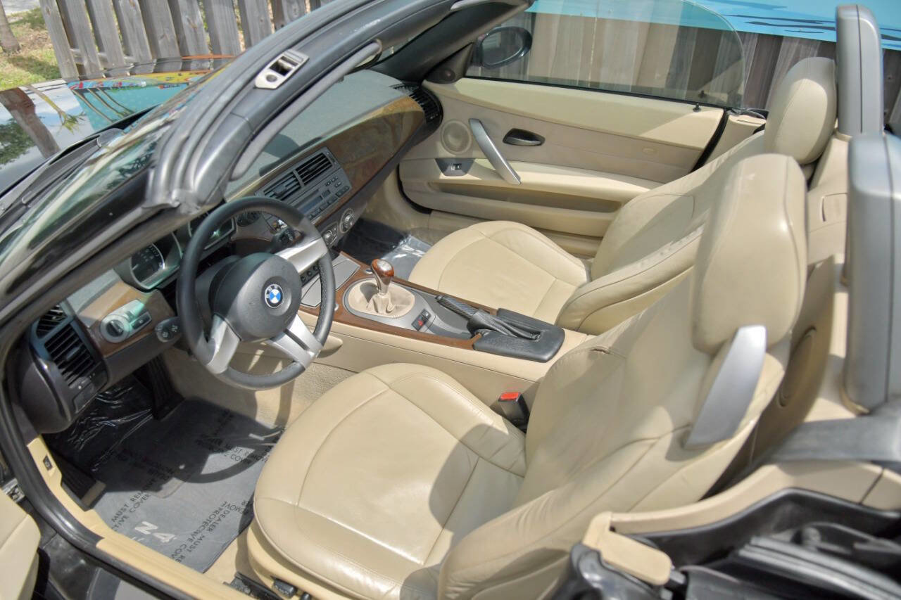 Used 2003 BMW Z4 2.5i image 13