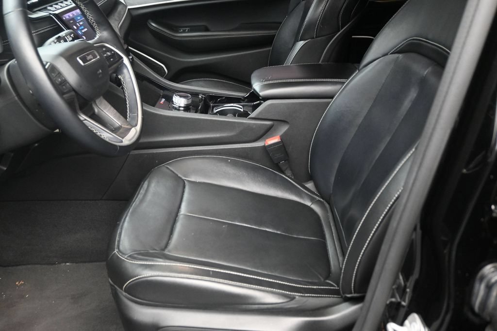 Used 2022 Jeep Grand Cherokee L Limited w/ Black Appearance Package RWD image 16