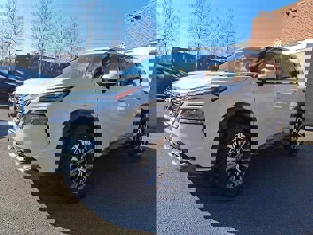 Certified 2023 Nissan Rogue SV image 3