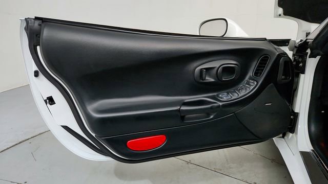 Used 2000 Chevrolet Corvette Convertible w/ Memory Pkg image 11
