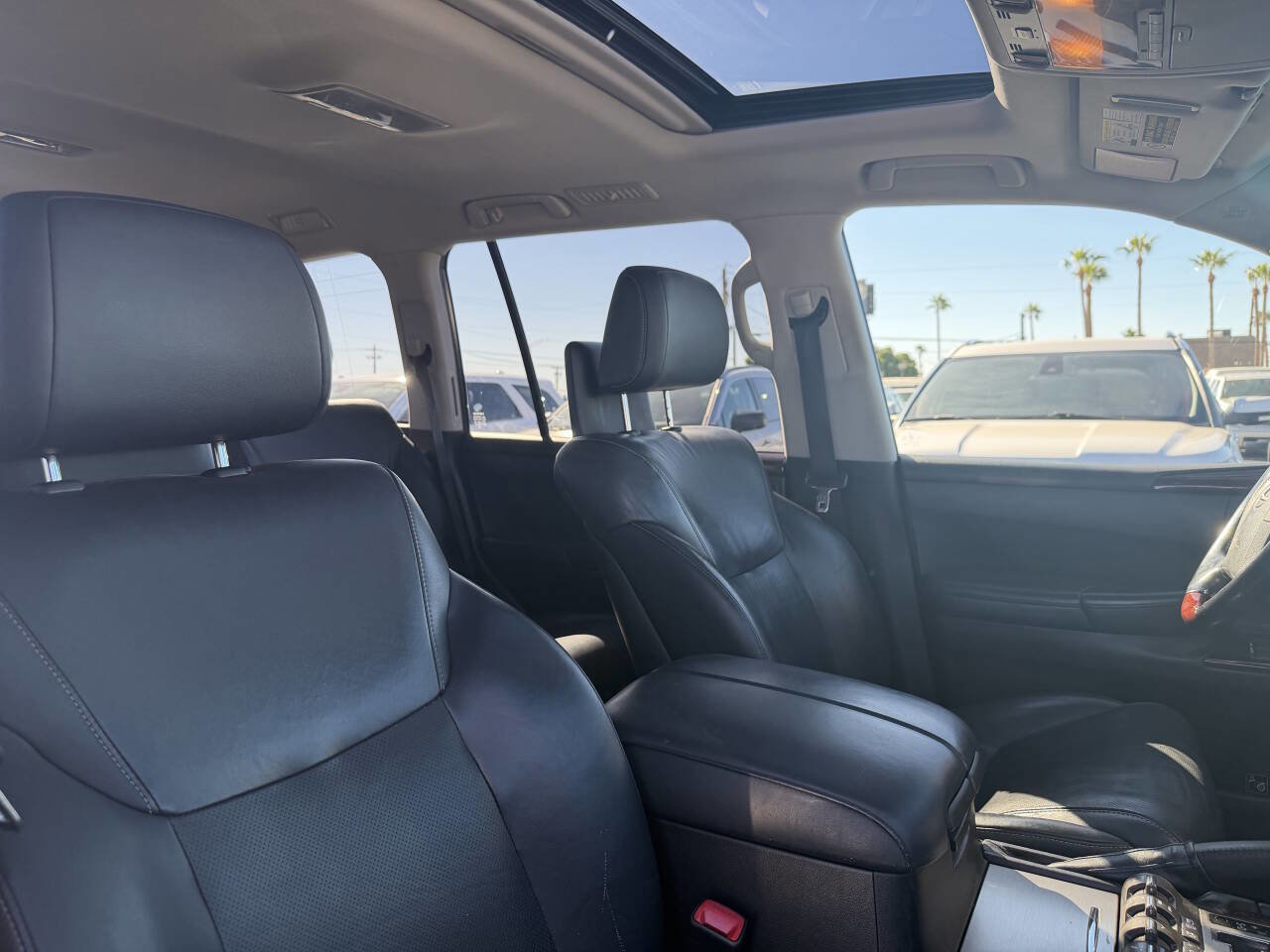 Used 2015 Lexus LX 570 4WD w/ Luxury Package image 29