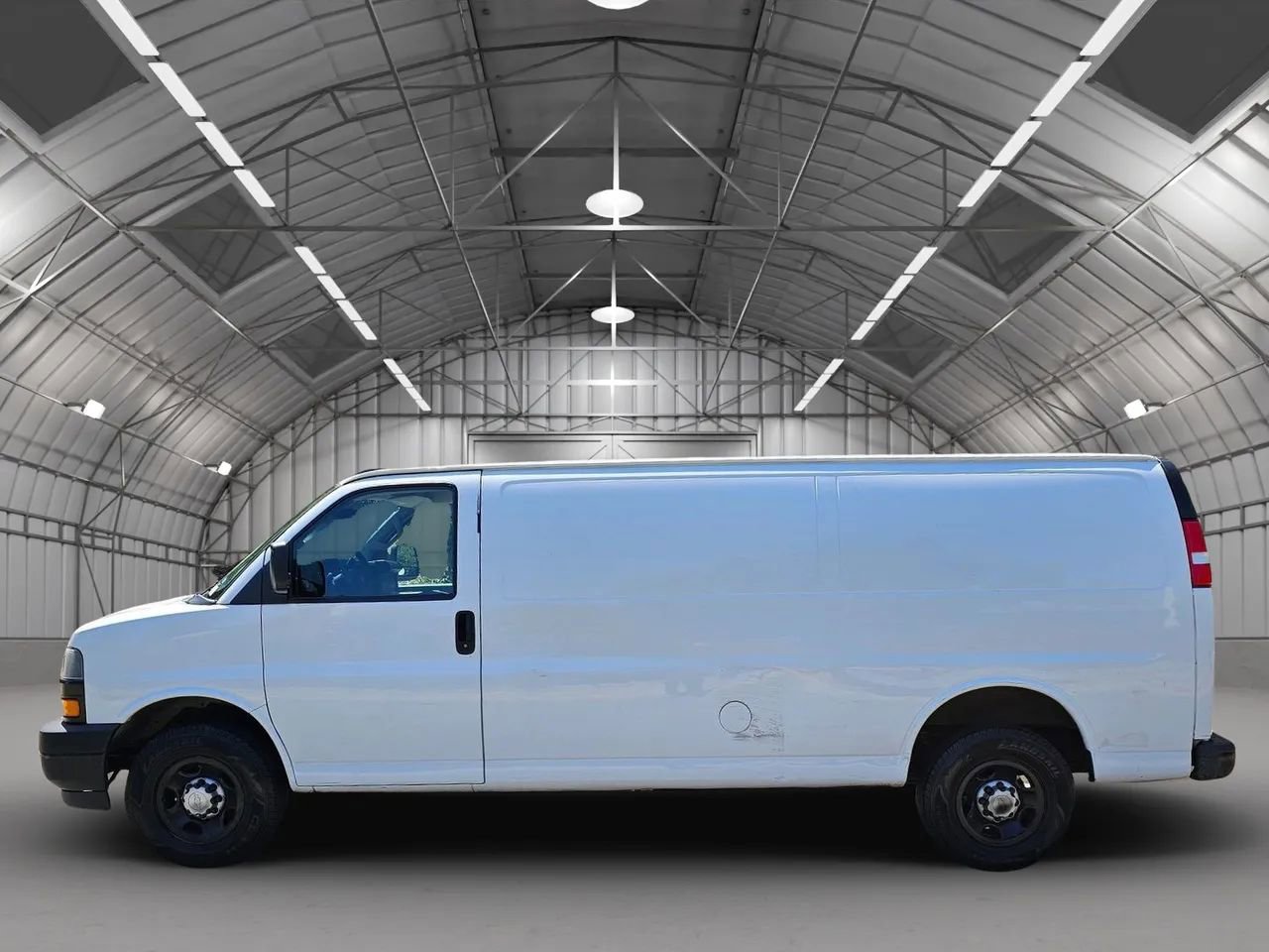 Used 2018 Chevrolet Express 2500 Extended image 4